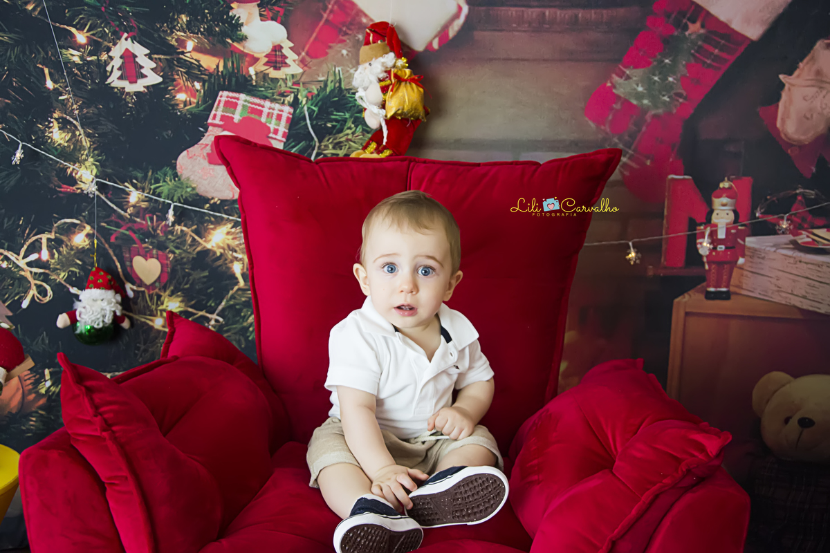 #lilicarvalho #lilifotografia #ensaiodenatal #natalmaringa #melhorfotografademaringa #maringaencantada #poltronavermelha #newborn #gestante #gravida #recemnascido 