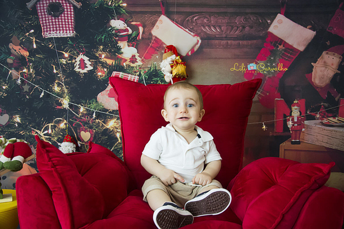 #lilicarvalho #lilifotografia #ensaiodenatal #natalmaringa #melhorfotografademaringa #maringaencantada #poltronavermelha #newborn #gestante #gravida #recemnascido 