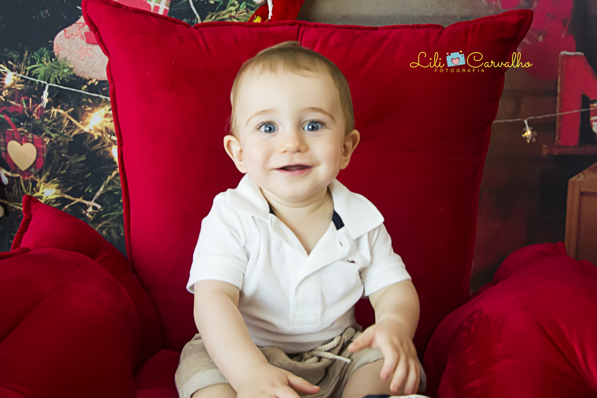 #lilicarvalho #lilifotografia #ensaiodenatal #natalmaringa #melhorfotografademaringa #maringaencantada #poltronavermelha #newborn #gestante #gravida #recemnascido 