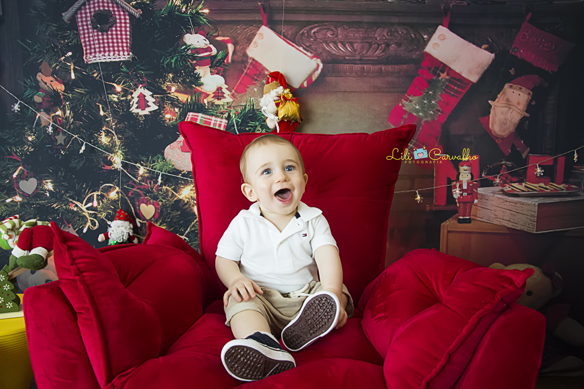 #lilicarvalho #lilifotografia #ensaiodenatal #natalmaringa #melhorfotografademaringa #maringaencantada #poltronavermelha #newborn #gestante #gravida #recemnascido 