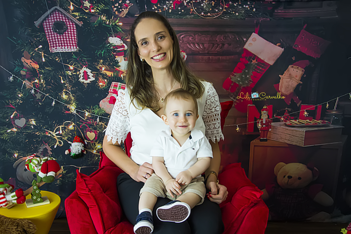 #lilicarvalho #lilifotografia #ensaiodenatal #natalmaringa #melhorfotografademaringa #maringaencantada #poltronavermelha #newborn #gestante #gravida #recemnascido 