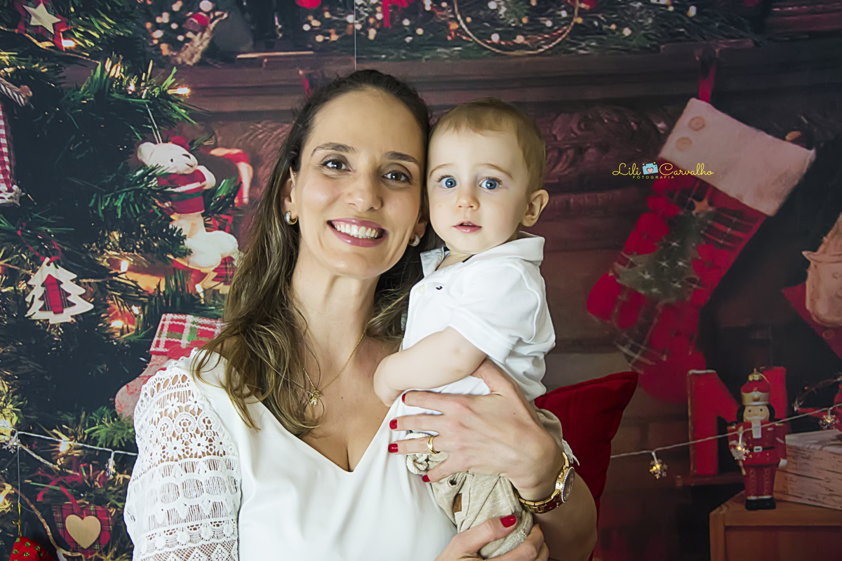 #lilicarvalho #lilifotografia #ensaiodenatal #natalmaringa #melhorfotografademaringa #maringaencantada #poltronavermelha #newborn #gestante #gravida #recemnascido 