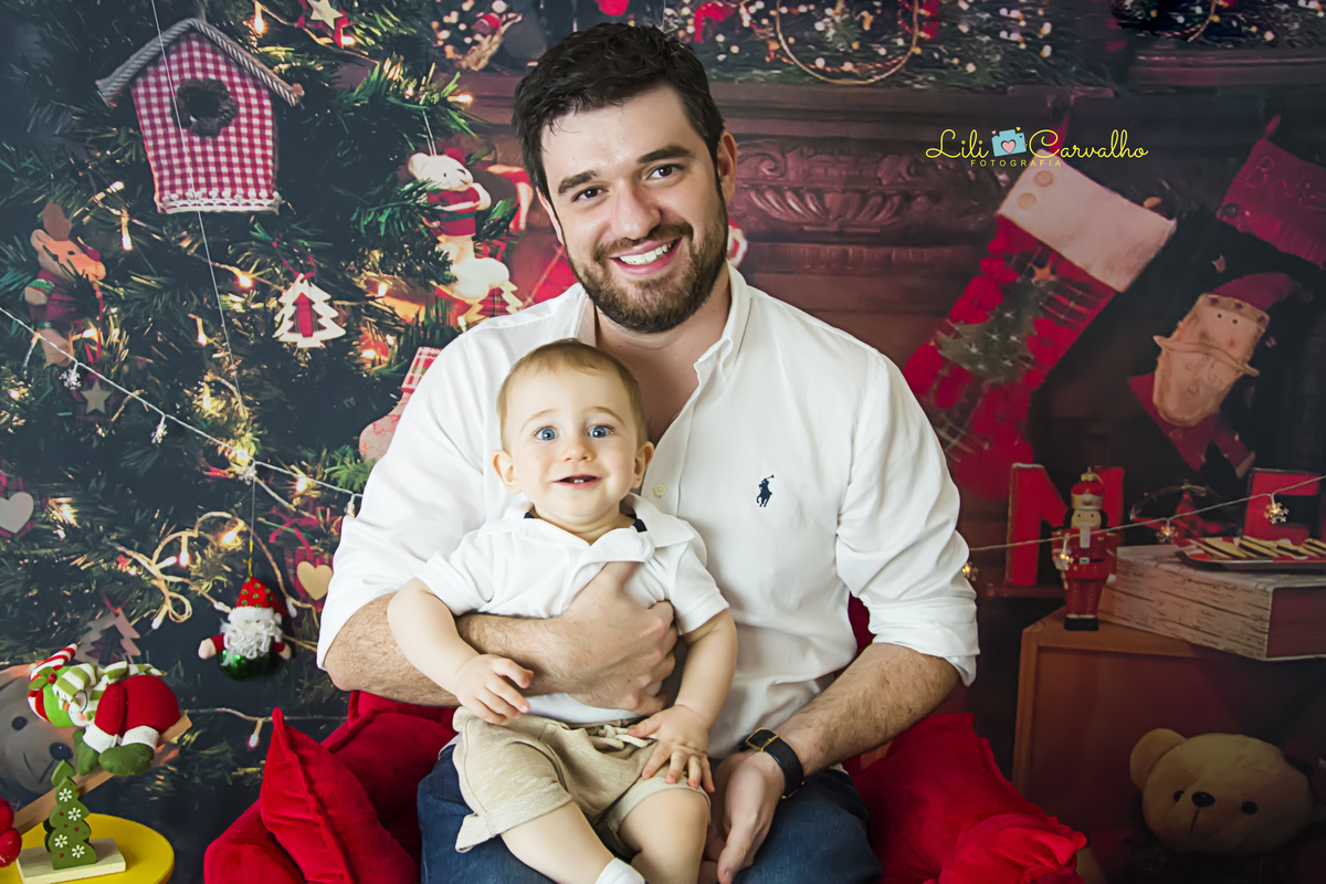 #lilicarvalho #lilifotografia #ensaiodenatal #natalmaringa #melhorfotografademaringa #maringaencantada #poltronavermelha #newborn #gestante #gravida #recemnascido 