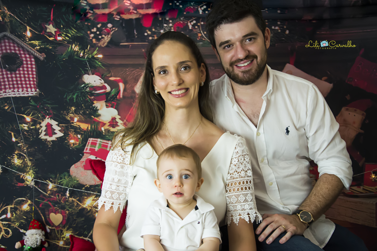 #lilicarvalho #lilifotografia #ensaiodenatal #natalmaringa #melhorfotografademaringa #maringaencantada #poltronavermelha #newborn #gestante #gravida #recemnascido 