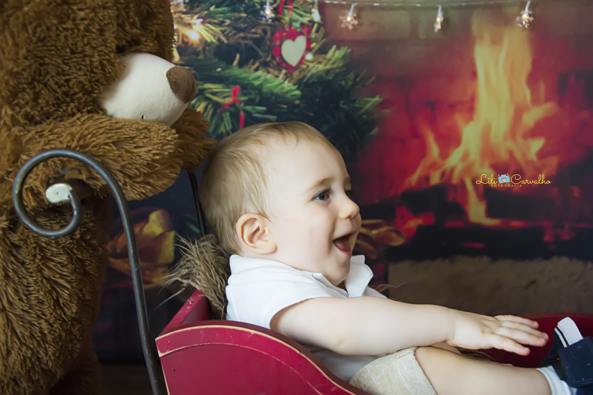 #lilicarvalho #lilifotografia #ensaiodenatal #natalmaringa #melhorfotografademaringa #maringaencantada #poltronavermelha #newborn #gestante #gravida #recemnascido 