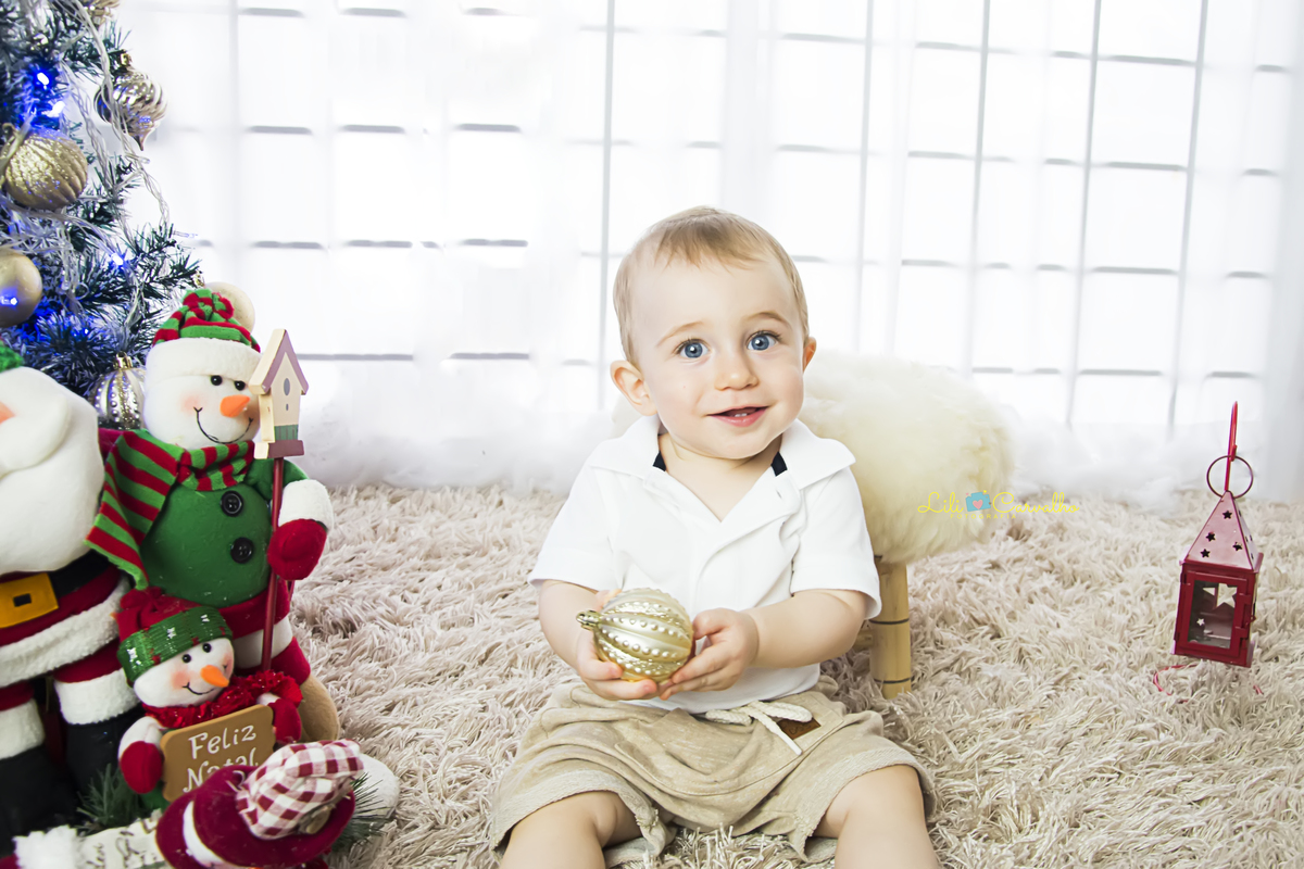 #lilicarvalho #lilifotografia #ensaiodenatal #natalmaringa #melhorfotografademaringa #maringaencantada #poltronavermelha #newborn #gestante #gravida #recemnascido 