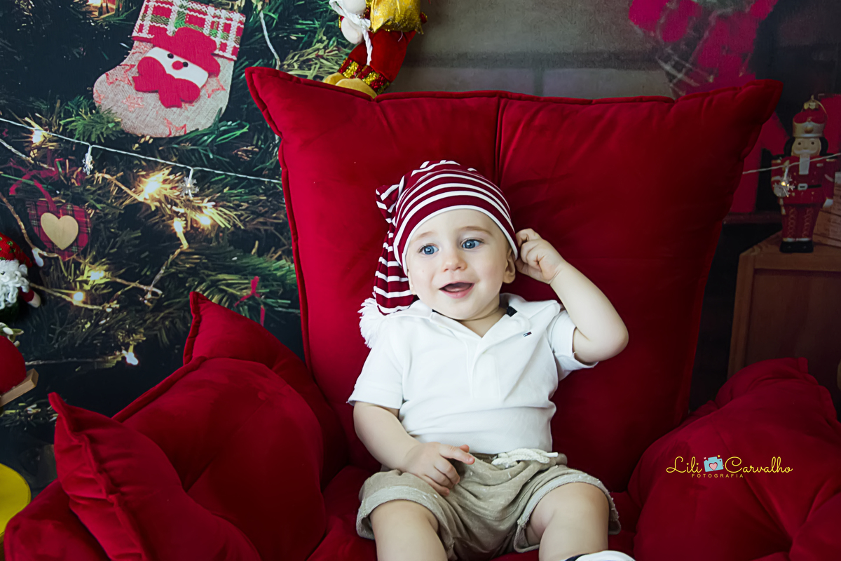 #lilicarvalho #lilifotografia #ensaiodenatal #natalmaringa #melhorfotografademaringa #maringaencantada #poltronavermelha #newborn #gestante #gravida #recemnascido 