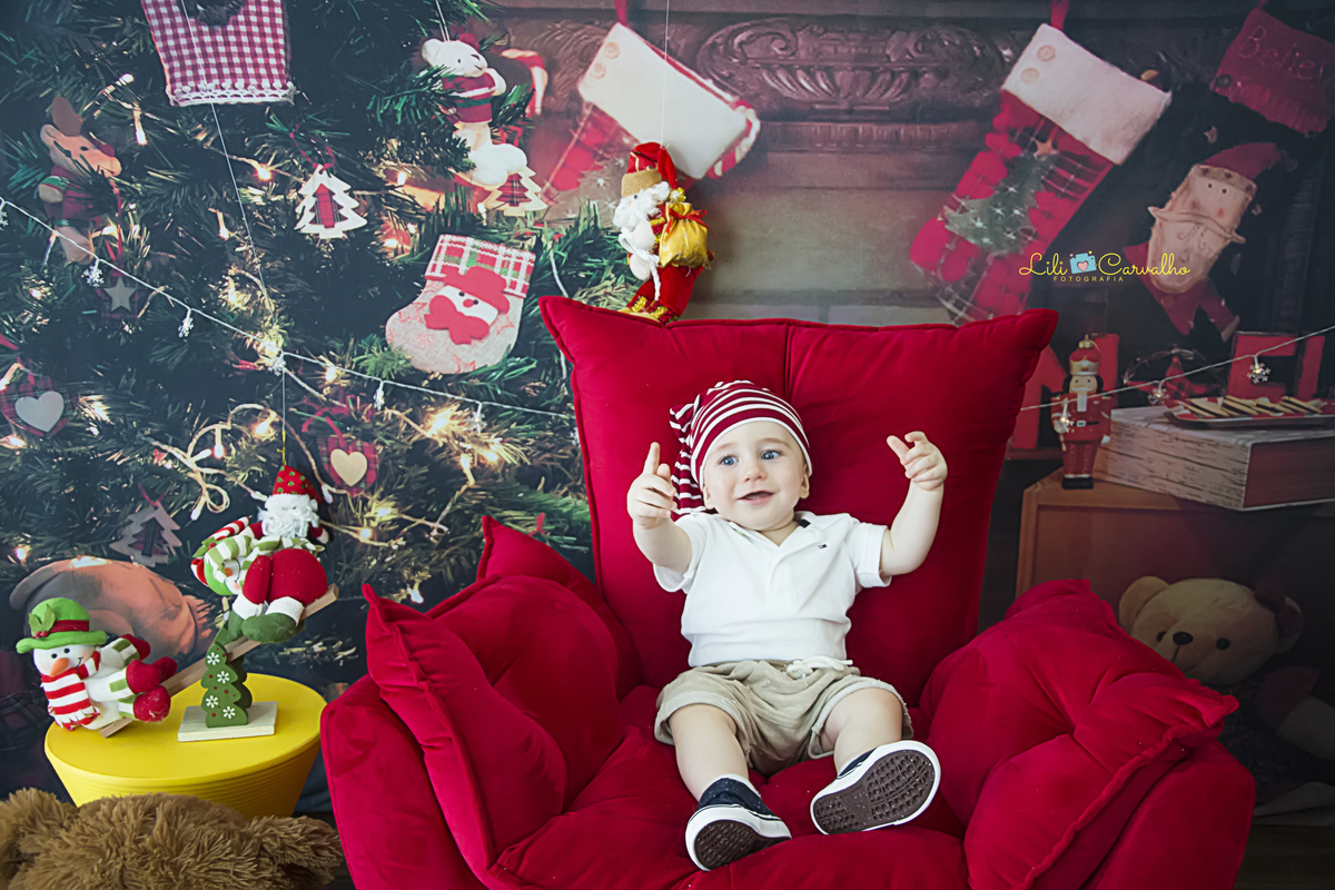 #lilicarvalho #lilifotografia #ensaiodenatal #natalmaringa #melhorfotografademaringa #maringaencantada #poltronavermelha #newborn #gestante #gravida #recemnascido 