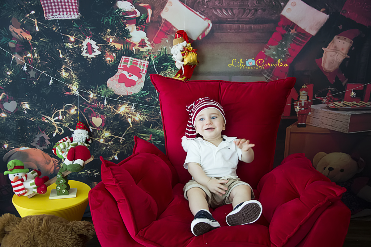#lilicarvalho #lilifotografia #ensaiodenatal #natalmaringa #melhorfotografademaringa #maringaencantada #poltronavermelha #newborn #gestante #gravida #recemnascido 