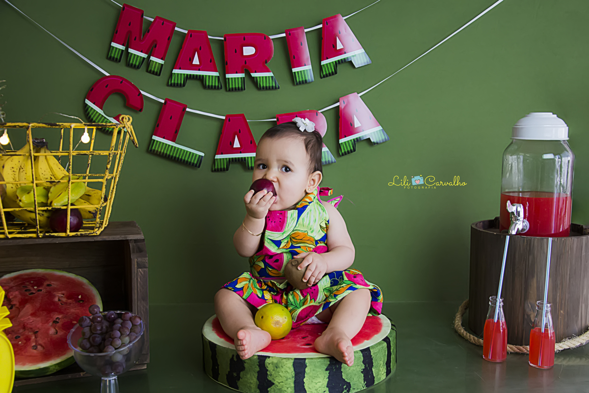 #lilicarvalho #lilifotografia #ensaionewborn #aniversario #frutas #bolodefruta #smashthefruit  #melhorfotografademaringa #gravida #gestante #recemnascida #bebe #bolodemelancia #fundoverde #frutinhas 
