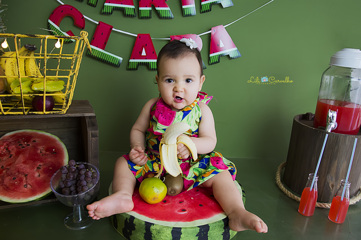 #lilicarvalho #lilifotografia #ensaionewborn #aniversario #frutas #bolodefruta #smashthefruit  #melhorfotografademaringa #gravida #gestante #recemnascida #bebe #bolodemelancia #fundoverde #frutinhas 