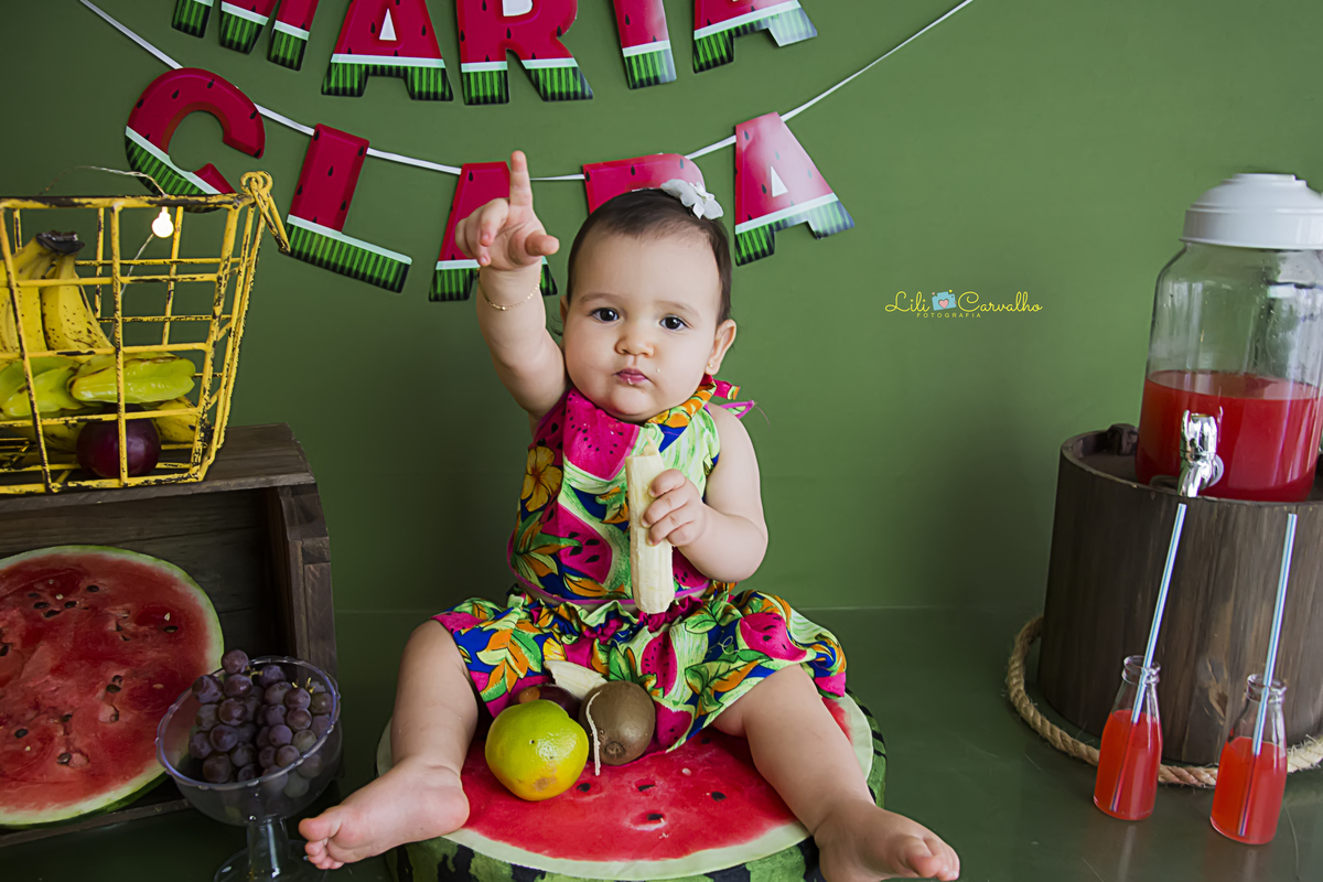 #lilicarvalho #lilifotografia #ensaionewborn #aniversario #frutas #bolodefruta #smashthefruit  #melhorfotografademaringa #gravida #gestante #recemnascida #bebe #bolodemelancia #fundoverde #frutinhas 