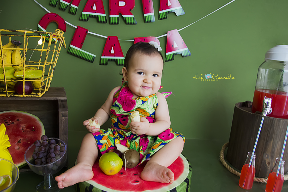 #lilicarvalho #lilifotografia #ensaionewborn #aniversario #frutas #bolodefruta #smashthefruit  #melhorfotografademaringa #gravida #gestante #recemnascida #bebe #bolodemelancia #fundoverde #frutinhas 