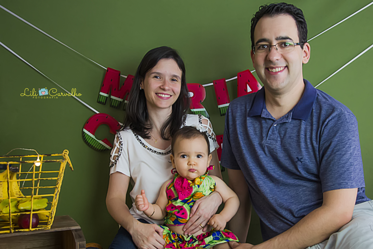 #lilicarvalho #lilifotografia #ensaionewborn #aniversario #frutas #bolodefruta #smashthefruit  #melhorfotografademaringa #gravida #gestante #recemnascida #bebe #bolodemelancia #fundoverde #frutinhas 