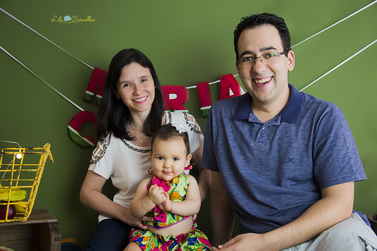 #lilicarvalho #lilifotografia #ensaionewborn #aniversario #frutas #bolodefruta #smashthefruit  #melhorfotografademaringa #gravida #gestante #recemnascida #bebe #bolodemelancia #fundoverde #frutinhas 