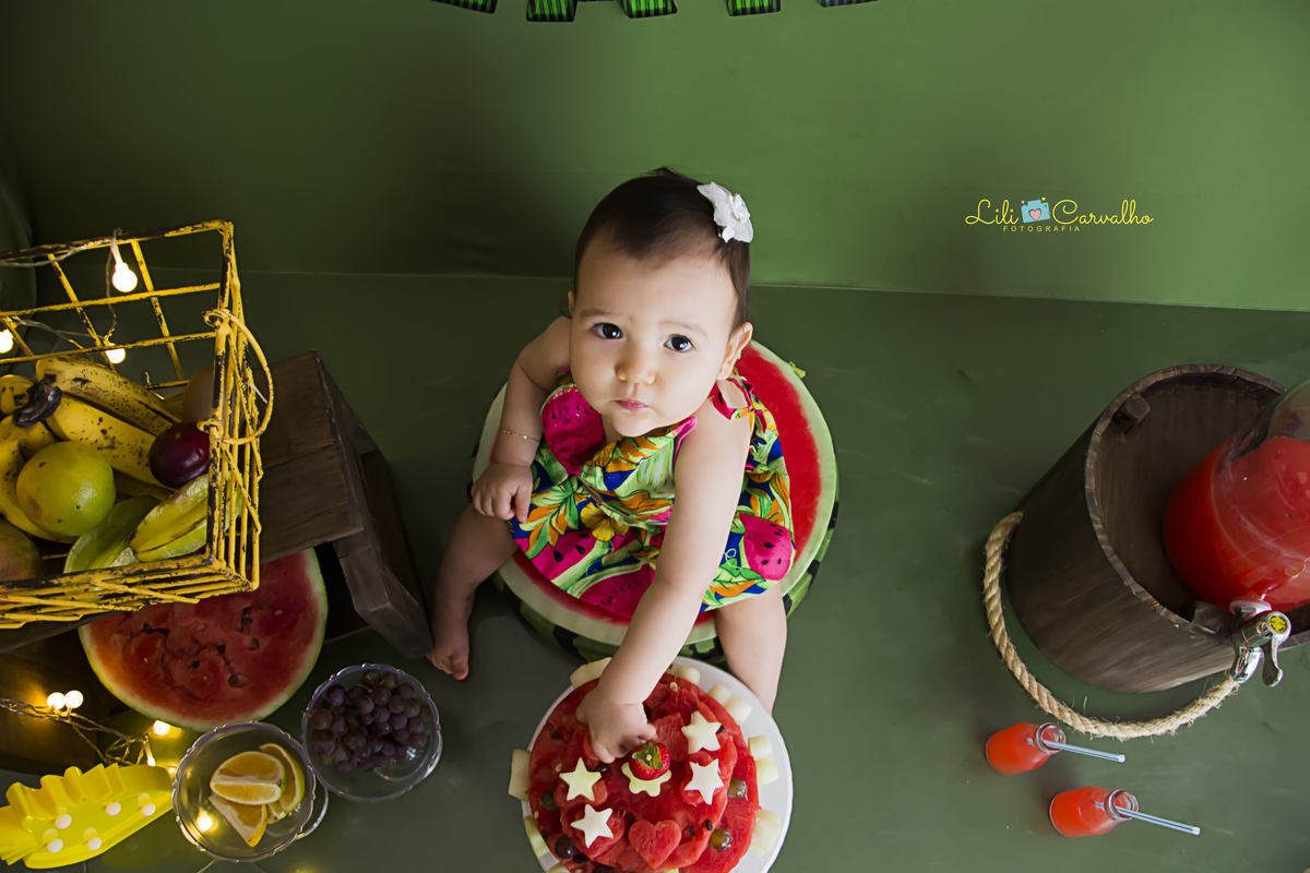 #lilicarvalho #lilifotografia #ensaionewborn #aniversario #frutas #bolodefruta #smashthefruit  #melhorfotografademaringa #gravida #gestante #recemnascida #bebe #bolodemelancia #fundoverde #frutinhas 