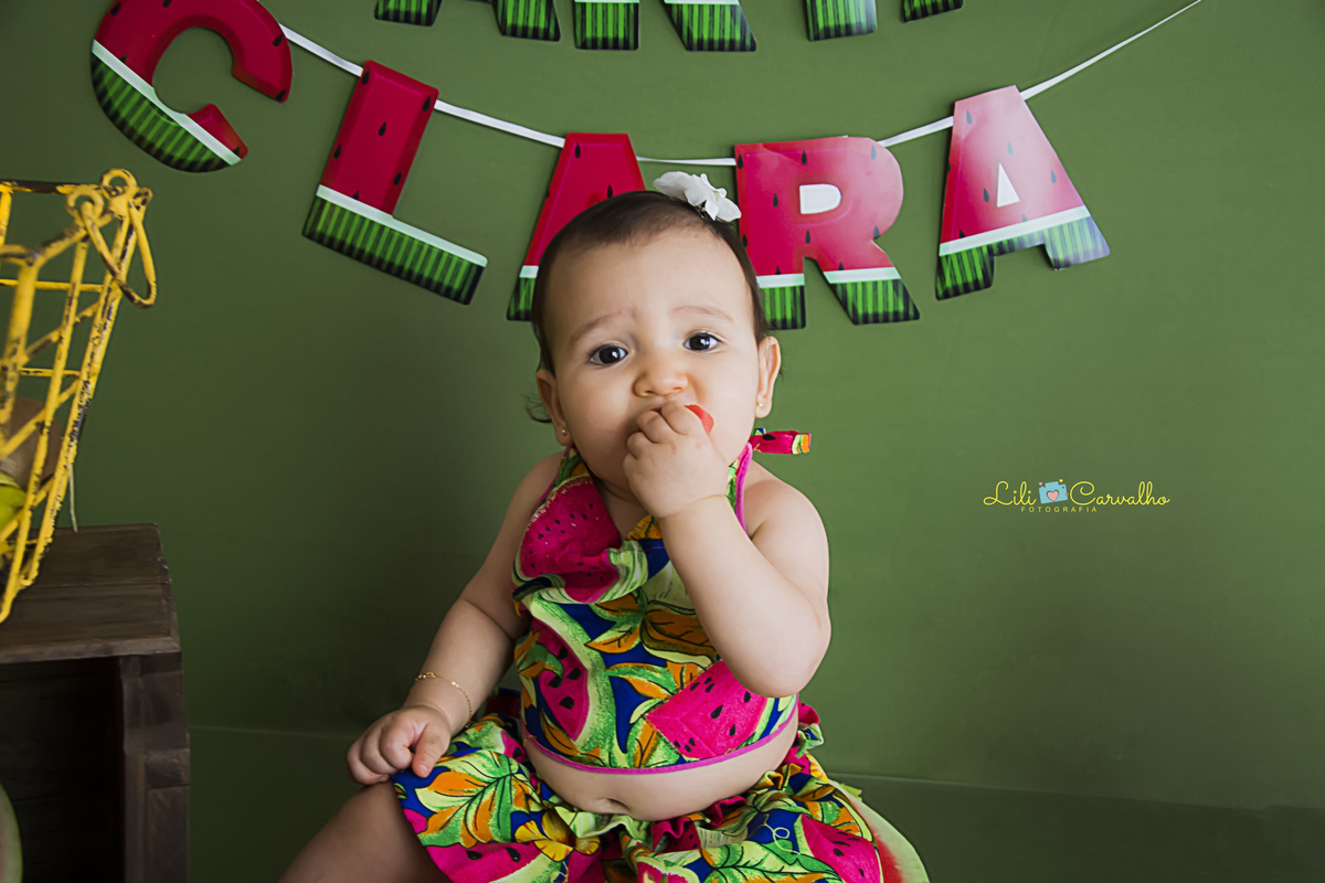 #lilicarvalho #lilifotografia #ensaionewborn #aniversario #frutas #bolodefruta #smashthefruit  #melhorfotografademaringa #gravida #gestante #recemnascida #bebe #bolodemelancia #fundoverde #frutinhas 