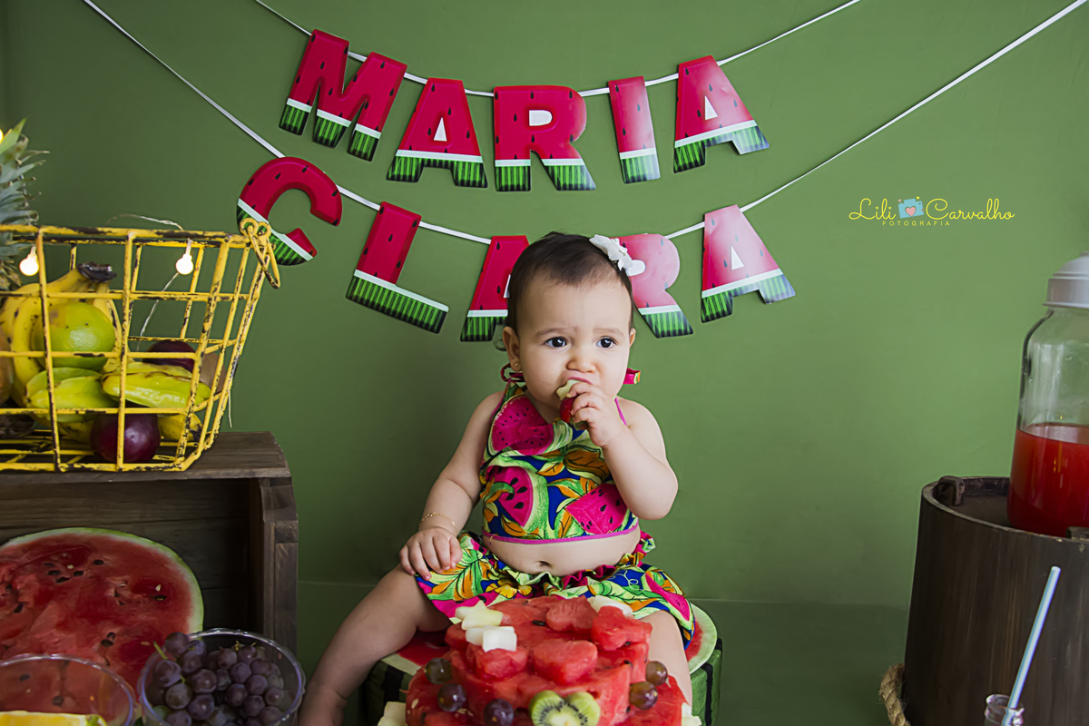 #lilicarvalho #lilifotografia #ensaionewborn #aniversario #frutas #bolodefruta #smashthefruit  #melhorfotografademaringa #gravida #gestante #recemnascida #bebe #bolodemelancia #fundoverde #frutinhas 