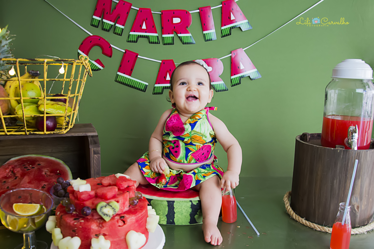 #lilicarvalho #lilifotografia #ensaionewborn #aniversario #frutas #bolodefruta #smashthefruit  #melhorfotografademaringa #gravida #gestante #recemnascida #bebe #bolodemelancia #fundoverde #frutinhas 