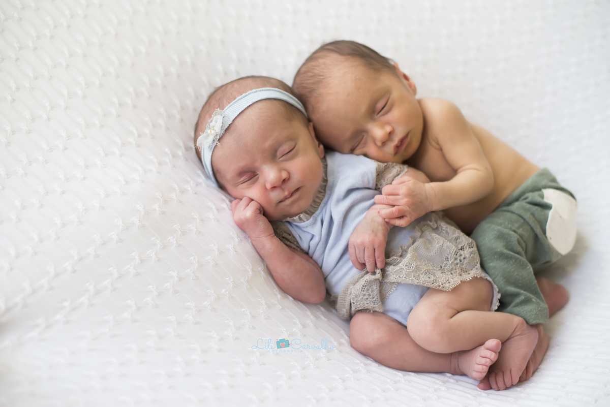 #lilicarvalho #lilifotografia #ensaiodegemeos #fotodupla #fotodedois #casalrecemnascido #melhorfotografademaringa #especialistaembebe #recemnascido #gravida #gestante 