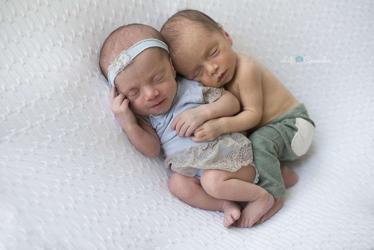 #lilicarvalho #lilifotografia #ensaiodegemeos #fotodupla #fotodedois #casalrecemnascido #melhorfotografademaringa #especialistaembebe #recemnascido #gravida #gestante 