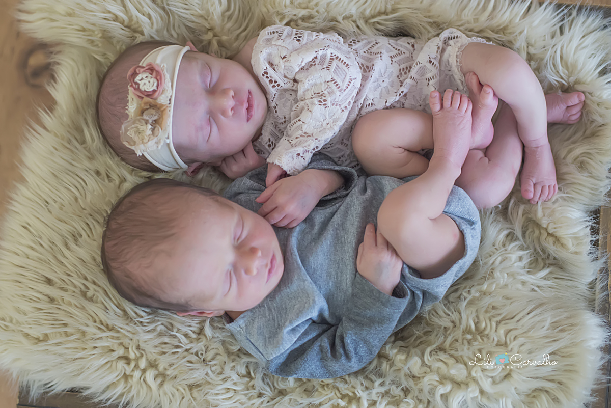 #lilicarvalho #lilifotografia #ensaiodegemeos #fotodupla #fotodedois #casalrecemnascido #melhorfotografademaringa #especialistaembebe #recemnascido #gravida #gestante 
