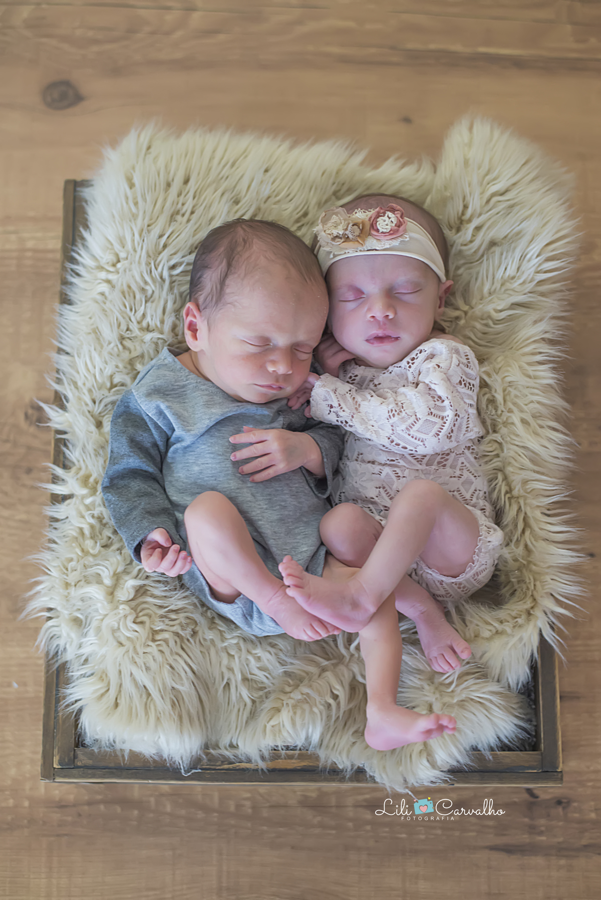 #lilicarvalho #lilifotografia #ensaiodegemeos #fotodupla #fotodedois #casalrecemnascido #melhorfotografademaringa #especialistaembebe #recemnascido #gravida #gestante 