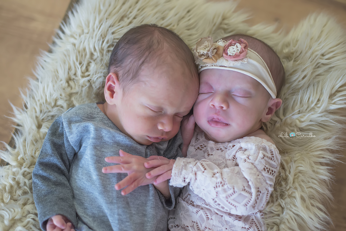 #lilicarvalho #lilifotografia #ensaiodegemeos #fotodupla #fotodedois #casalrecemnascido #melhorfotografademaringa #especialistaembebe #recemnascido #gravida #gestante 