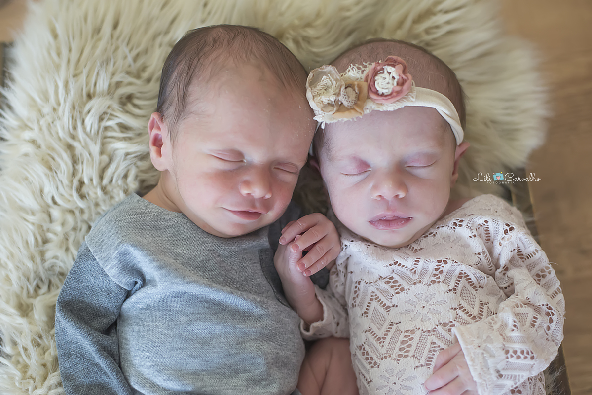 #lilicarvalho #lilifotografia #ensaiodegemeos #fotodupla #fotodedois #casalrecemnascido #melhorfotografademaringa #especialistaembebe #recemnascido #gravida #gestante 