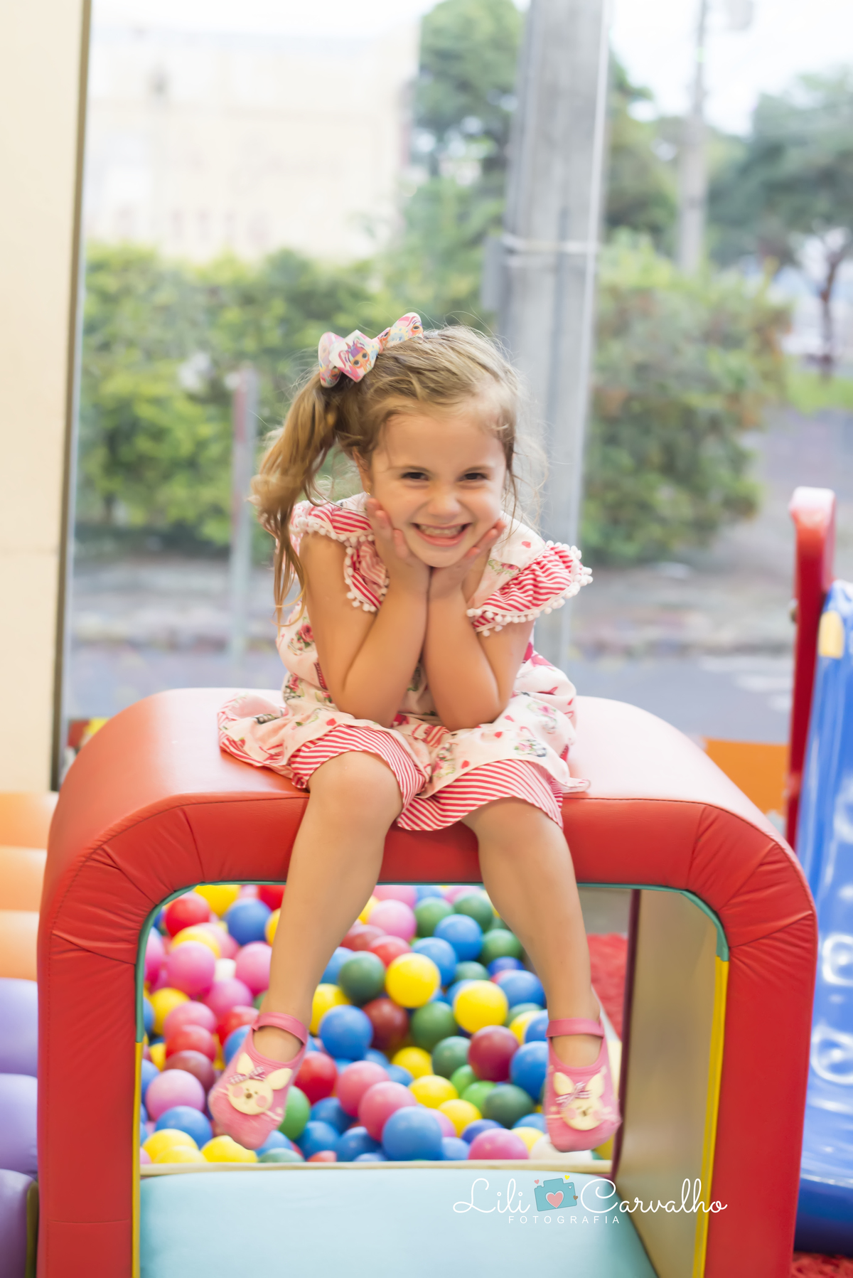 #lilicarvalho #lilifotografia #aniversario #parabens #4anos #cenarioencantado #fotoaniversario #newborn #recemnascido #gestante #gravida #melhorfotografademaringa #lol 