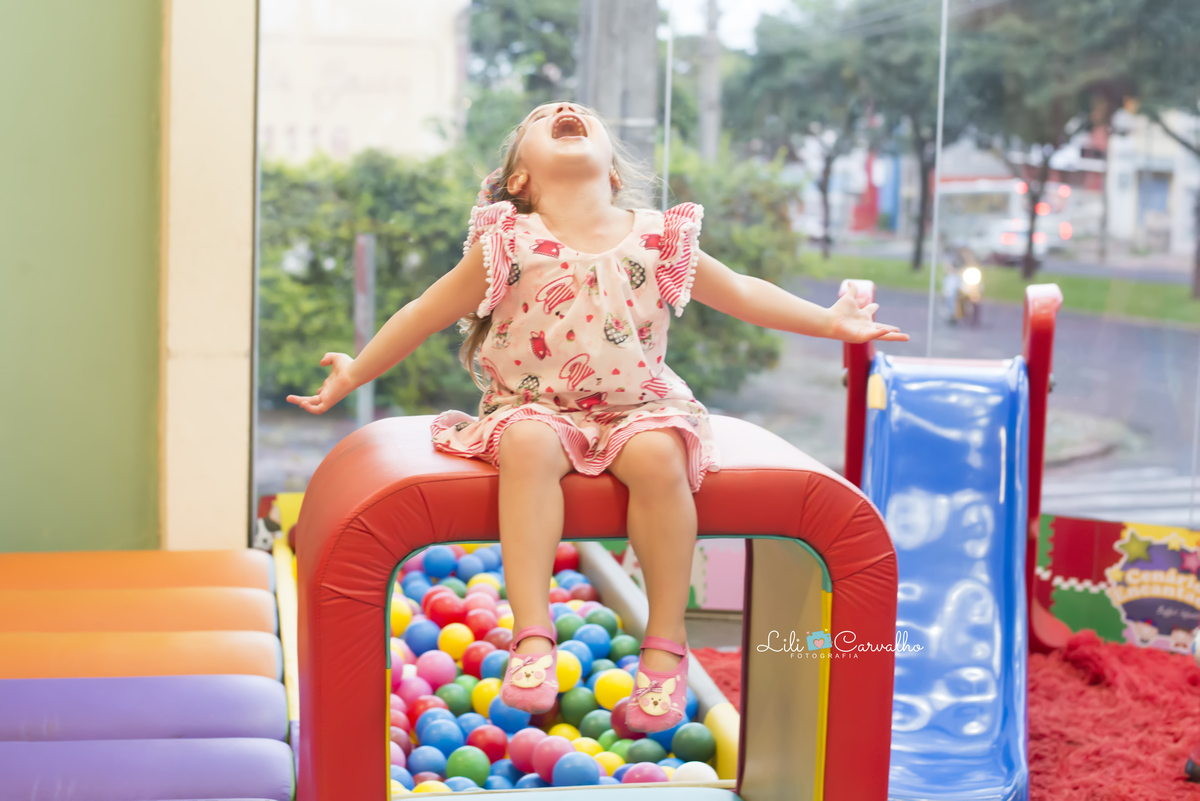 #lilicarvalho #lilifotografia #aniversario #parabens #4anos #cenarioencantado #fotoaniversario #newborn #recemnascido #gestante #gravida #melhorfotografademaringa #lol 