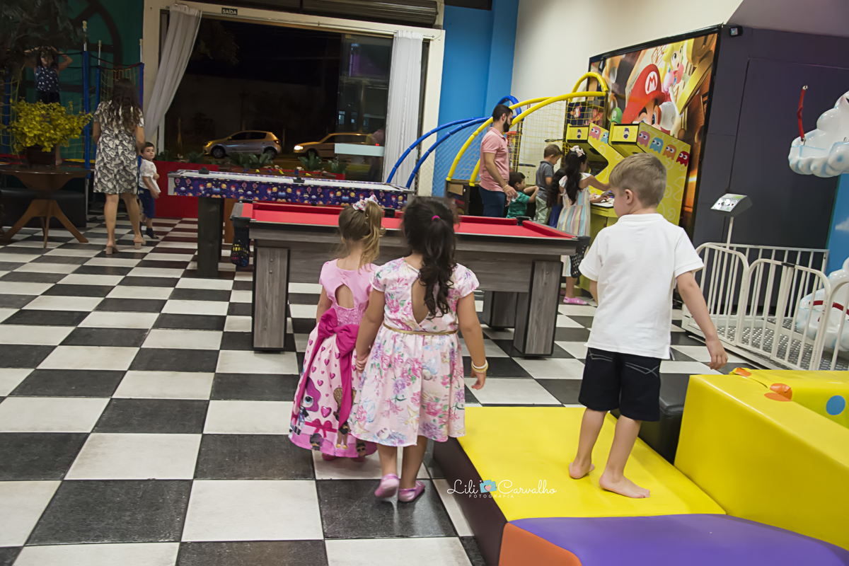 #lilicarvalho #lilifotografia #aniversario #parabens #4anos #cenarioencantado #fotoaniversario #newborn #recemnascido #gestante #gravida #melhorfotografademaringa #lol 