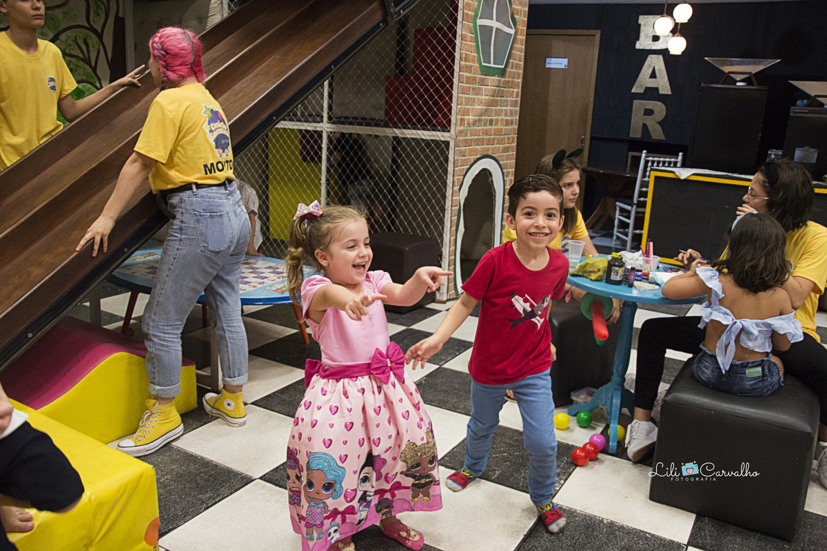 #lilicarvalho #lilifotografia #aniversario #parabens #4anos #cenarioencantado #fotoaniversario #newborn #recemnascido #gestante #gravida #melhorfotografademaringa #lol 