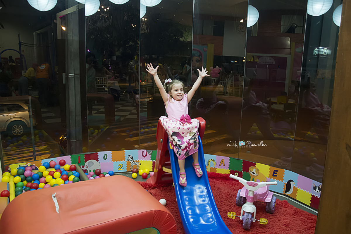 #lilicarvalho #lilifotografia #aniversario #parabens #4anos #cenarioencantado #fotoaniversario #newborn #recemnascido #gestante #gravida #melhorfotografademaringa #lol 