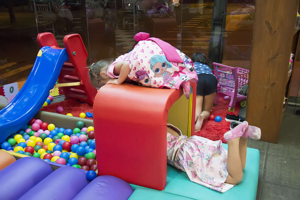 #lilicarvalho #lilifotografia #aniversario #parabens #4anos #cenarioencantado #fotoaniversario #newborn #recemnascido #gestante #gravida #melhorfotografademaringa #lol 