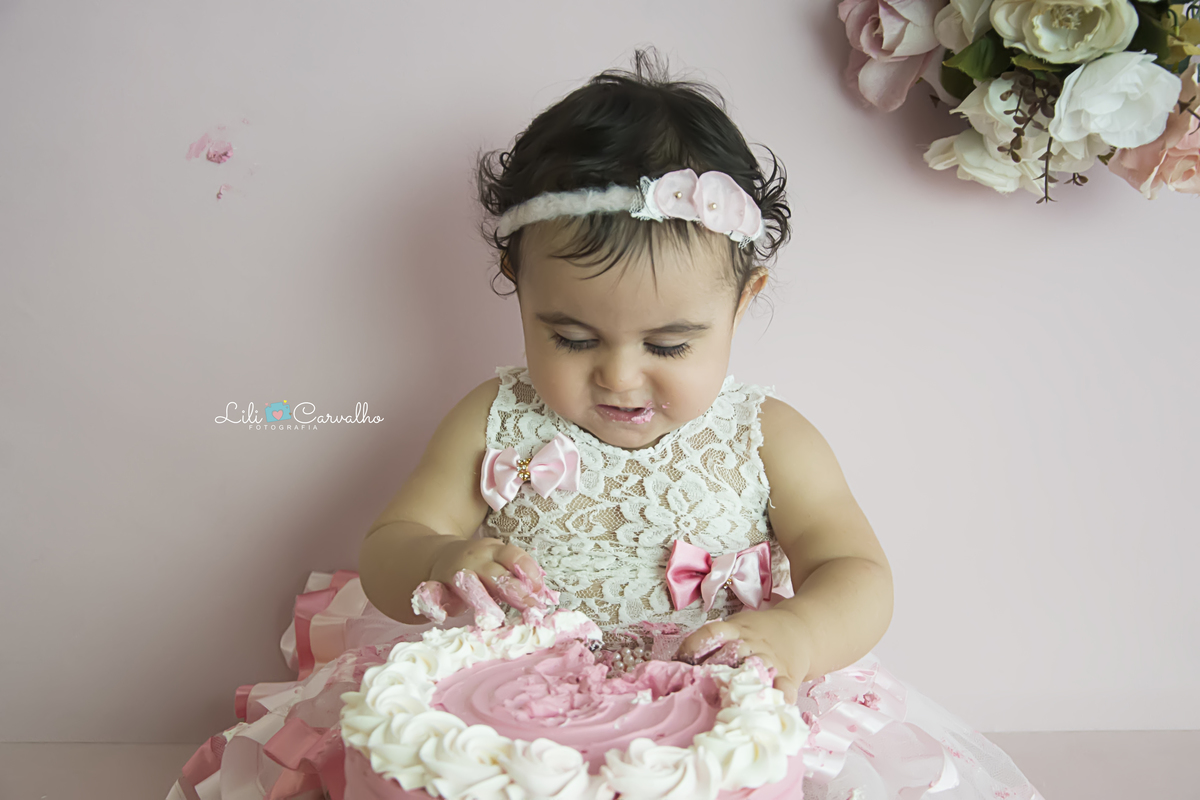 #smashthecake #fotocombolo #fotomenina #fotodelicada #fotocabana #cabanaderenda #rosinha #lilicarvalho #lilifotografia #melhorfotografademaringa #cenariodafotografa #newborn #gestante #gravida #recemnascido #bebe #mamadeira #chupeta #amamentacao 