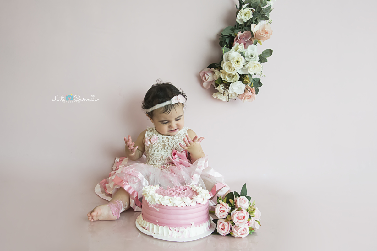 #smashthecake #fotocombolo #fotomenina #fotodelicada #fotocabana #cabanaderenda #rosinha #lilicarvalho #lilifotografia #melhorfotografademaringa #cenariodafotografa #newborn #gestante #gravida #recemnascido #bebe #mamadeira #chupeta #amamentacao 