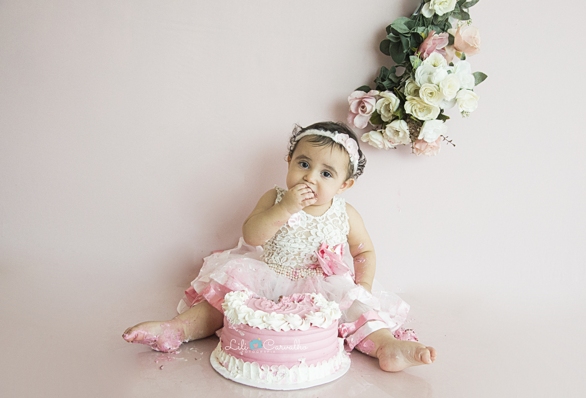 #smashthecake #fotocombolo #fotomenina #fotodelicada #fotocabana #cabanaderenda #rosinha #lilicarvalho #lilifotografia #melhorfotografademaringa #cenariodafotografa #newborn #gestante #gravida #recemnascido #bebe #mamadeira #chupeta #amamentacao 