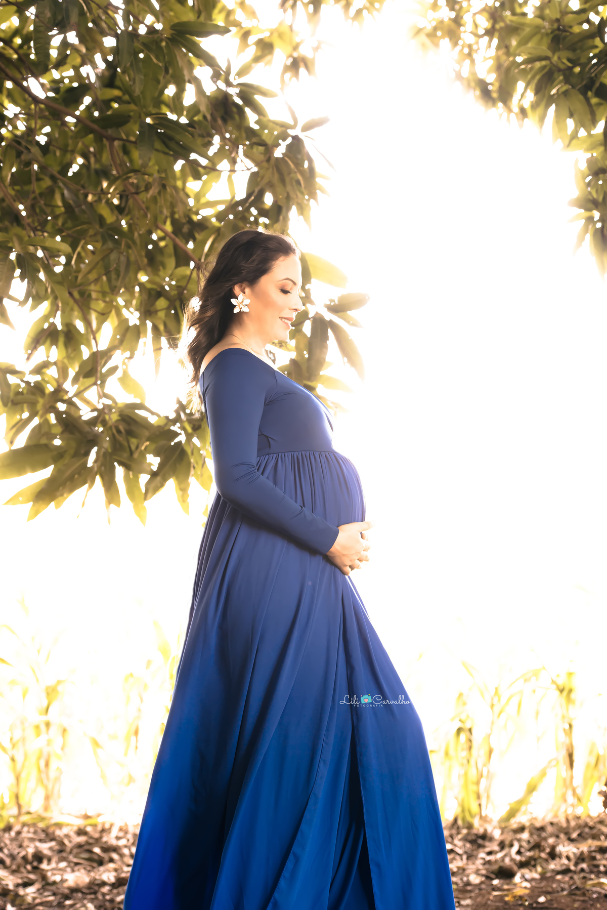 fotografia de gestante no sitio em Maringá  de lado 