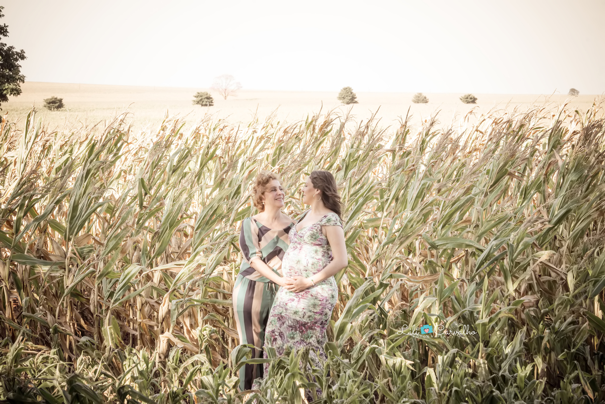 fotografia de gestante no sitio em Maringá  com mae 