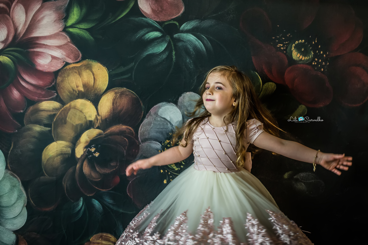 fotografia infantil realizada no estudio em Maringá rodando 