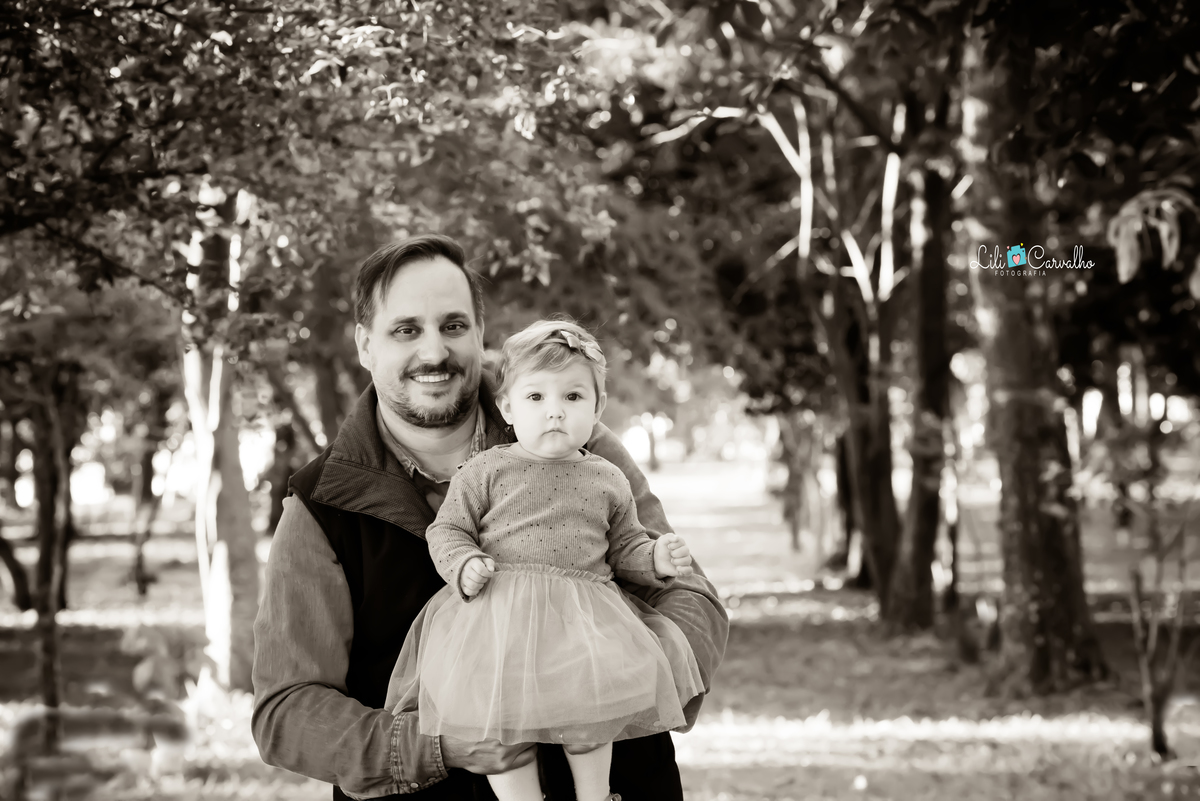 Ensaio fotografico de bebê em Maringá  foto preta e branca 
