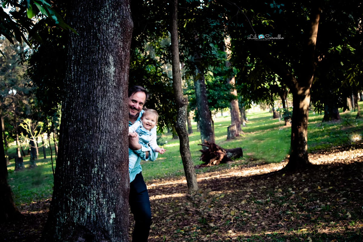 Ensaio fotografico de bebê em Maringá  brincando  