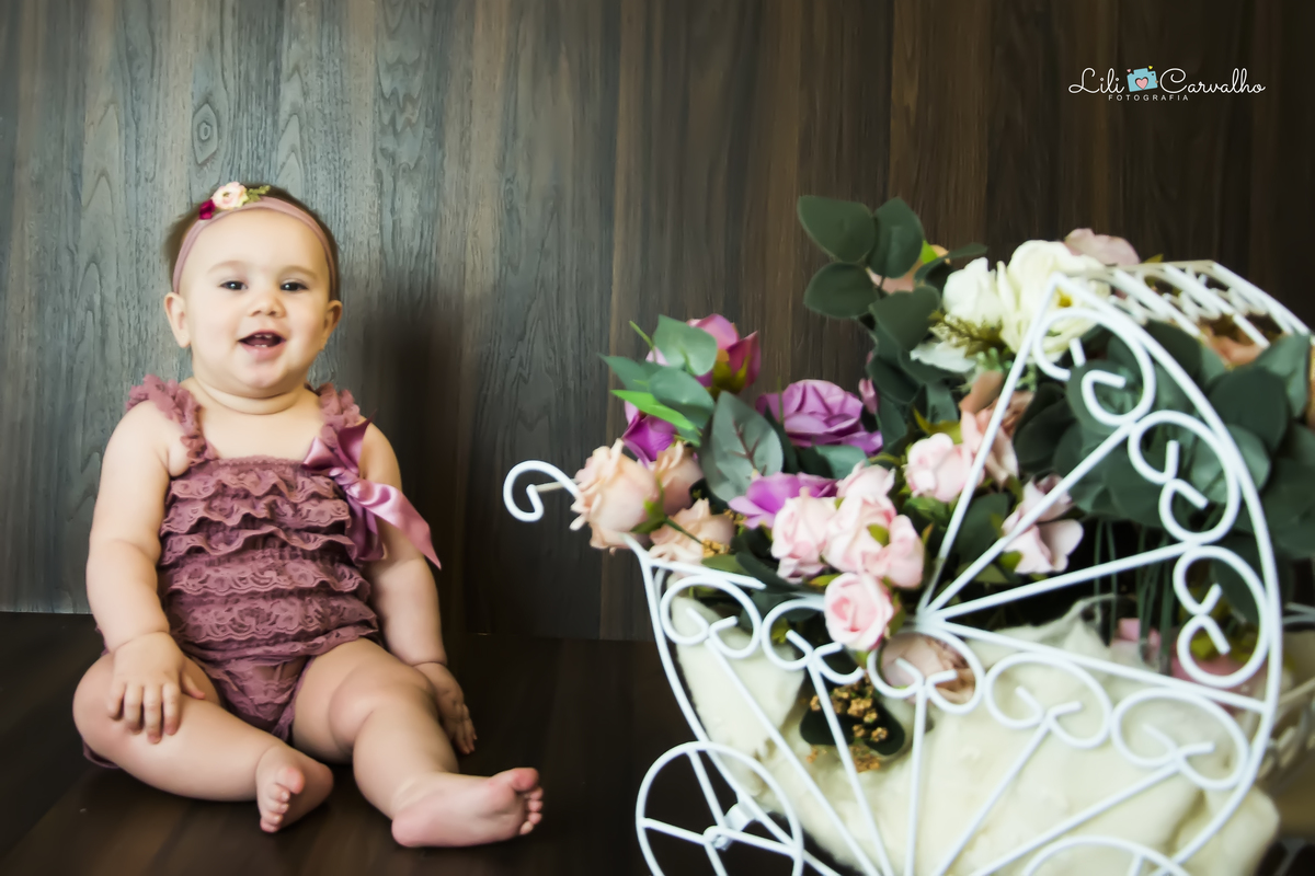 acompanhamento mensal de bebe menina em Maringá  body de renda 