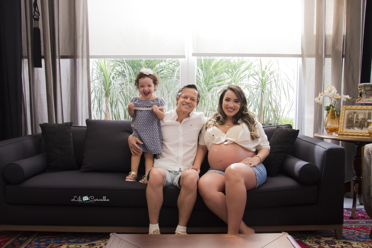 ensaio fotografico na casa da cliente em Maringá familia linda