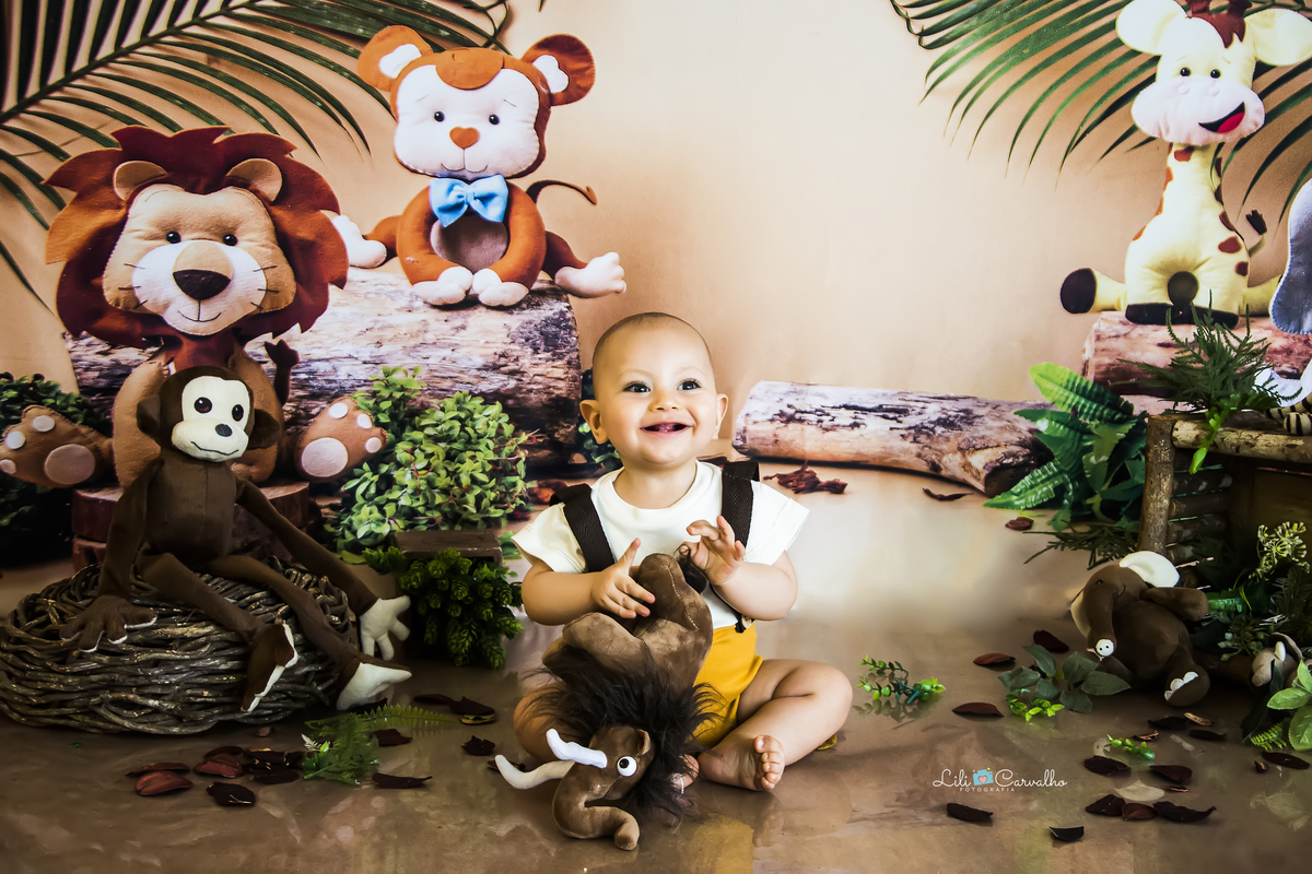 Ensaio fotográfico de bebê em maringá no tema safari