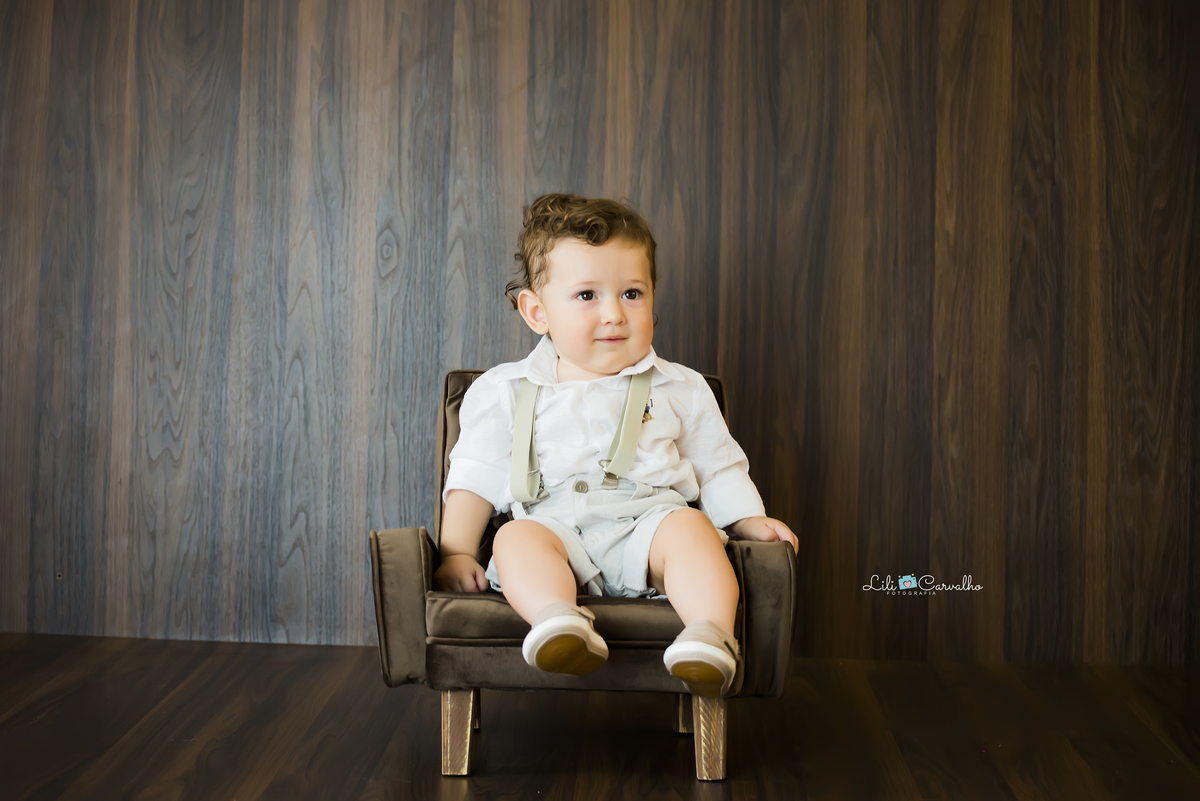  ensaio fotografico de menino em estudio na cidade de maringa suspensório