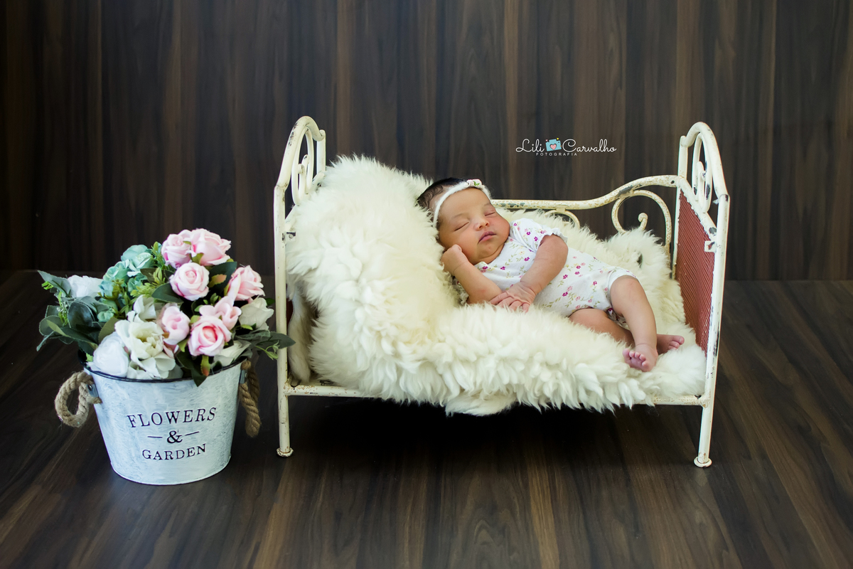 fotografia de newborn realizado em estúdio em Maringá 