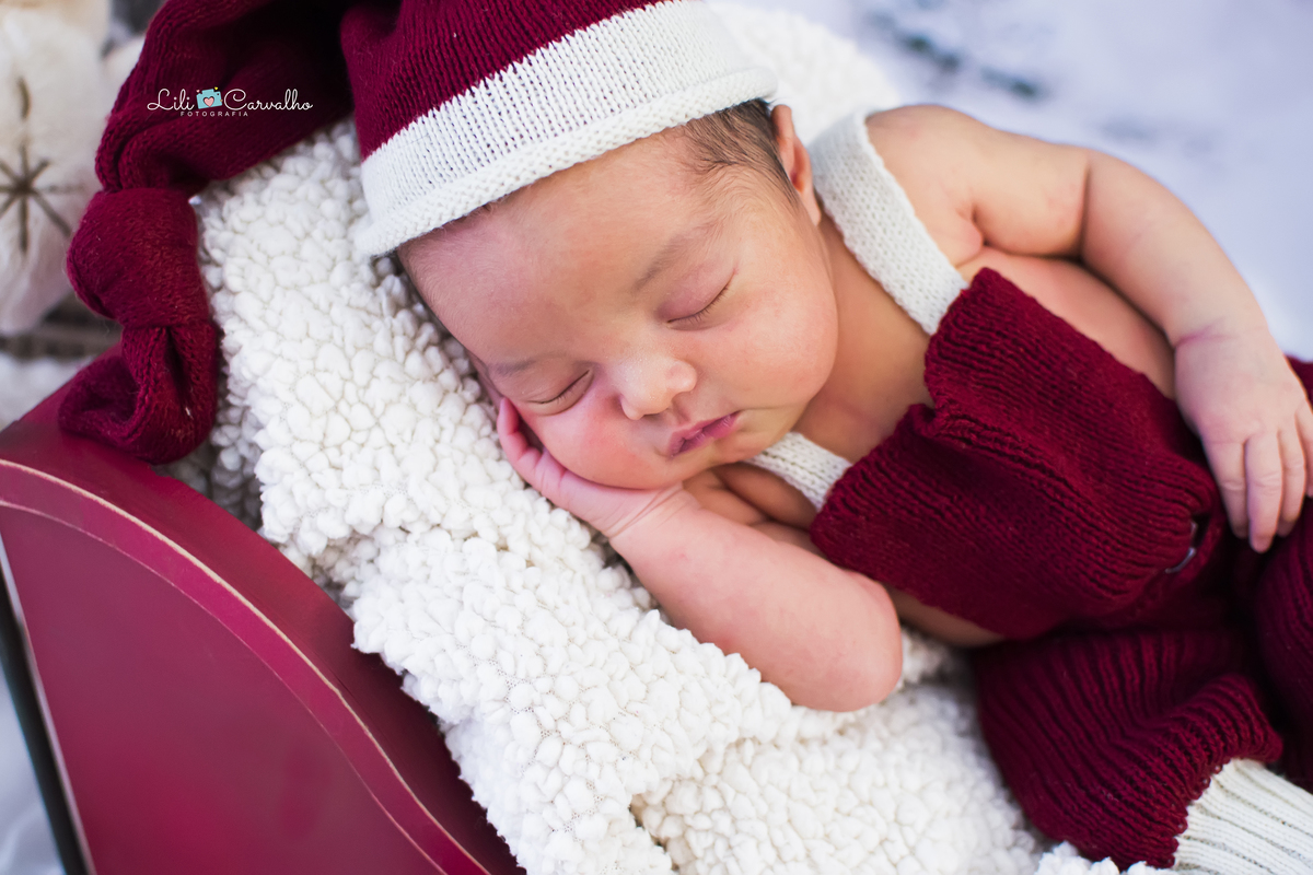 fotografia de newborn realizado em estúdio em Maringá  bem de pertinho 