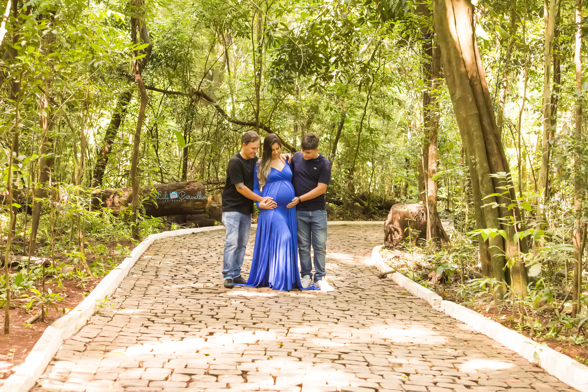 ensaio gestante em Maringá marido, mulher e filho